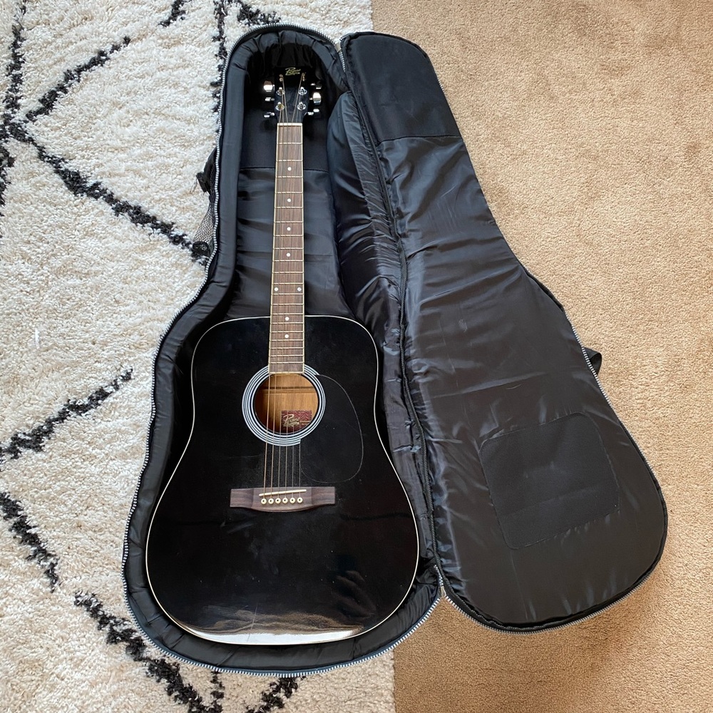 Guitar and case - Picture 4 of 4